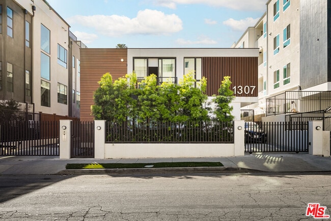 Photo - 1307 Tamarind Ave Condo Unit #2