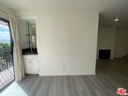 Photo - 1337 N Sierra Bonita Ave Unit 302