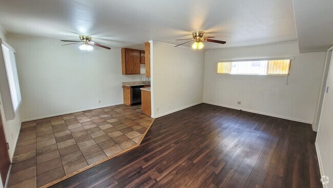 Building Photo - Downstairs 2 Bed 1 Bath with Carport and O... Rental