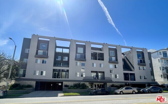 Building Photo - 1617 S Beverly Glen Blvd Unit 208 Rental