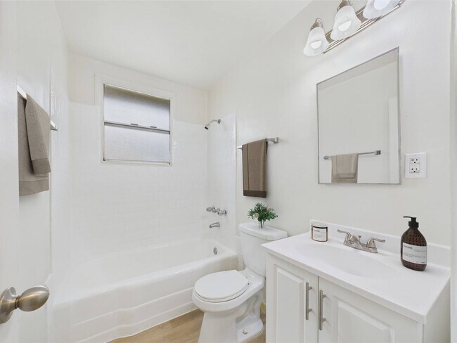 Photo - Banner Circle Apartments