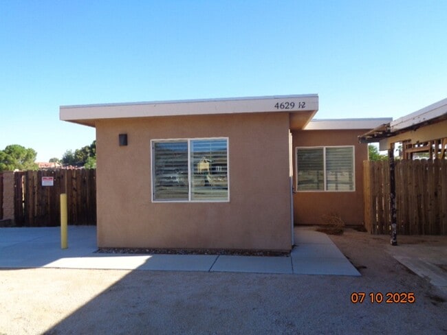 Building Photo - Charming Quartz Hill Guest House