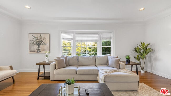 Photo - 10575 Holman Ave