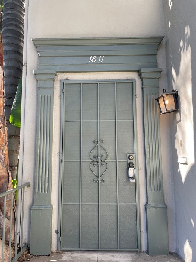 1811 - 1811 Unit 1811
