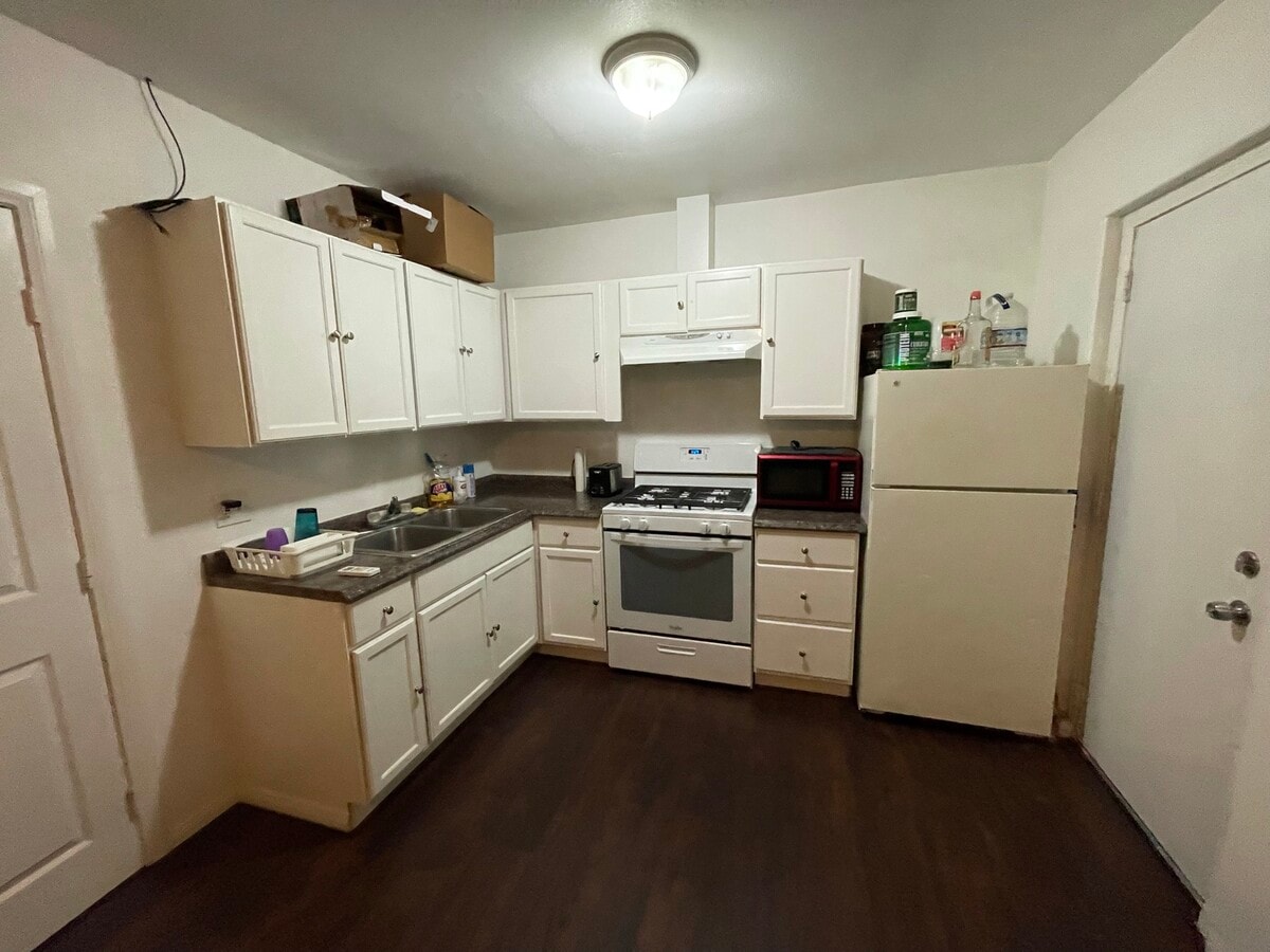 Kitchen - 43235 Echard Ave