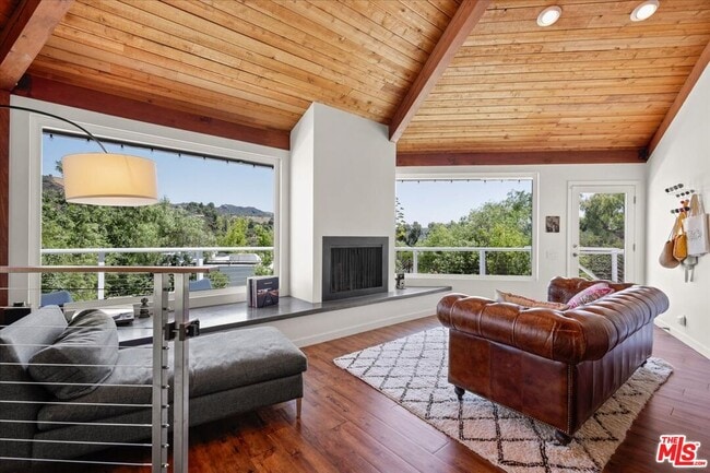 Photo - 1746 Deerhill Trail House