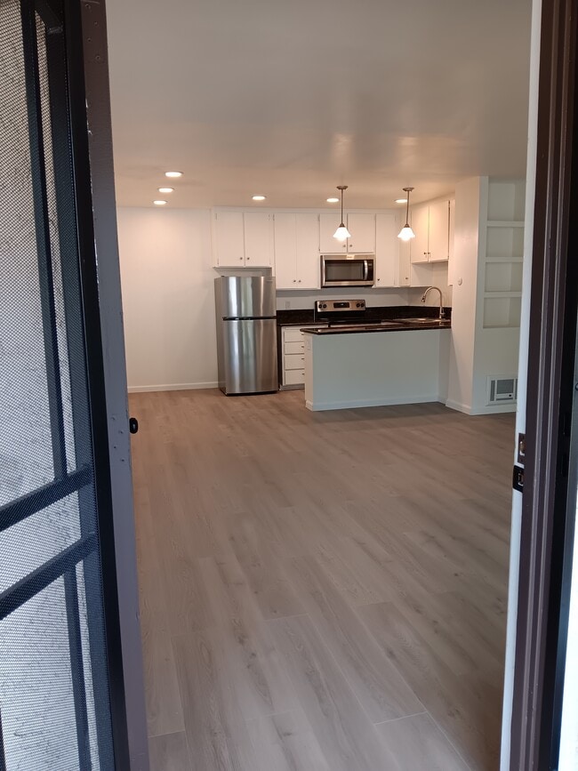 Building Photo - 6354 Rancho Mission Rd Unit 524