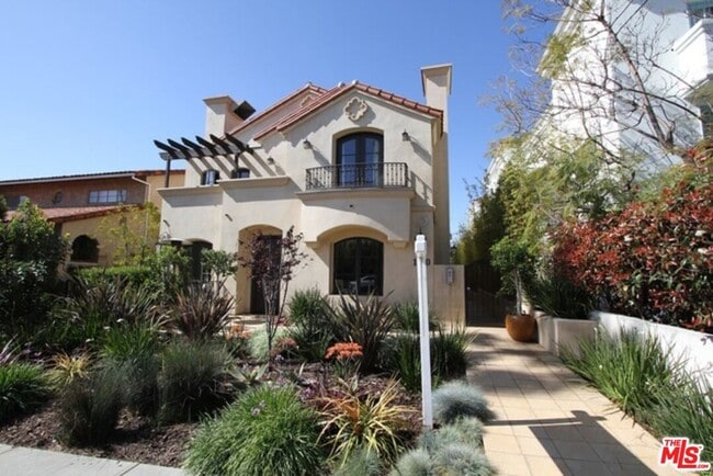 Building Photo - 1120 21st St Unit 4