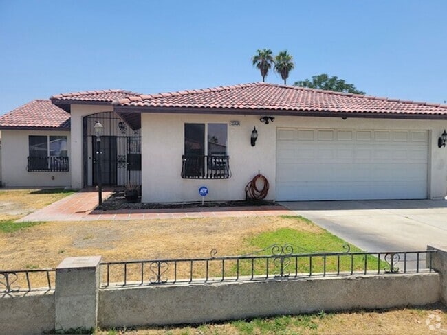 Building Photo - 4 bedroom in Cathedral City Rental