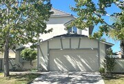 Photo - Modern & Gorgeous Private 2 BD / 1 BA Uppe... House