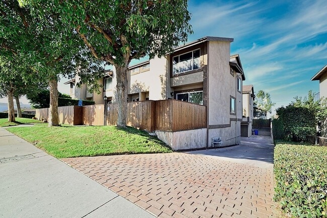 Building Photo - Private Rear Corner Townhome with Patio an...