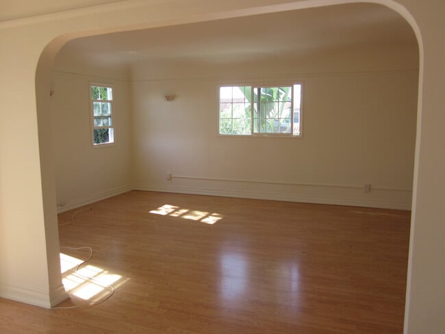 Building Photo - 1412 S Dunsmuir Ave Unit 1412