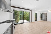 Photo - 633 Palms Blvd