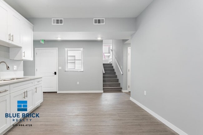 Building Photo - 1166 1/2 W 29th St-1166 Unit 1166
