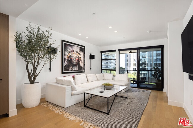Building Photo - 10777 Wilshire Blvd Unit 402 Rental