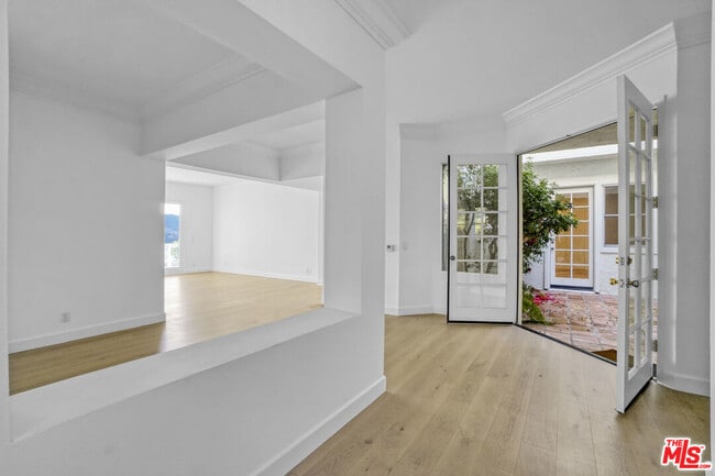 Photo - 2020 Palisades Dr