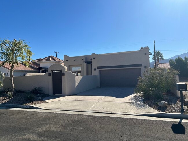 Photo - 78685 Bottlebrush Dr House
