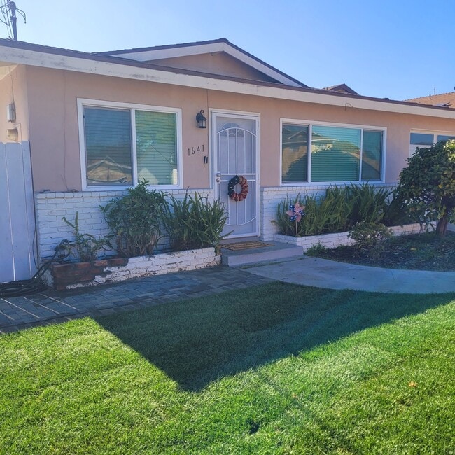 Photo - 1641 Evergreen Ave