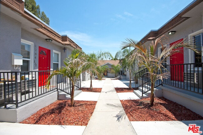 Photo - 1264 N Westmoreland Ave