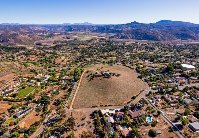 Building Photo - 23 Acre Hilltop Retreat with Breathtaking Mountain Views!!