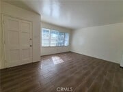 Photo - 686 Courtland Dr W