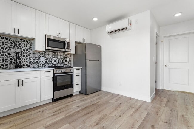 Building Photo - 1173 W 29th St