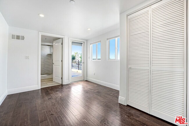 Photo - 1834 Euclid St Unit B