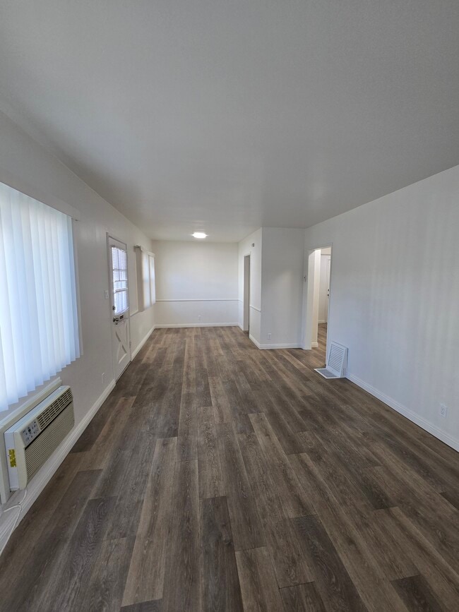 Photo - 13512 Victory Blvd Apartments