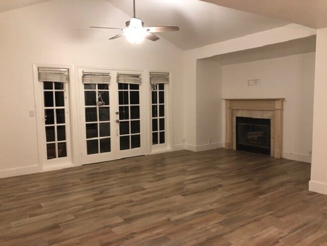 Photo - 709 Poinsettia Ave