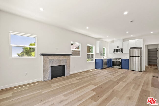 Building Photo - 1305 Lucile Ave Unit 1