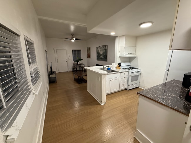 Building Photo - 304 E 4th St Unit 304B Rental