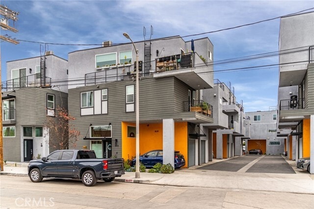 Building Photo - 3032 N Coolidge Ave