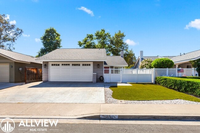 Beautifully Upgraded Single Level Home in ... - Beautifully Upgraded Single Level Home in ...