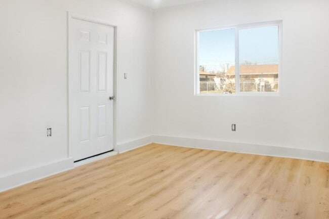 Photo - 1232 W Ave H 14