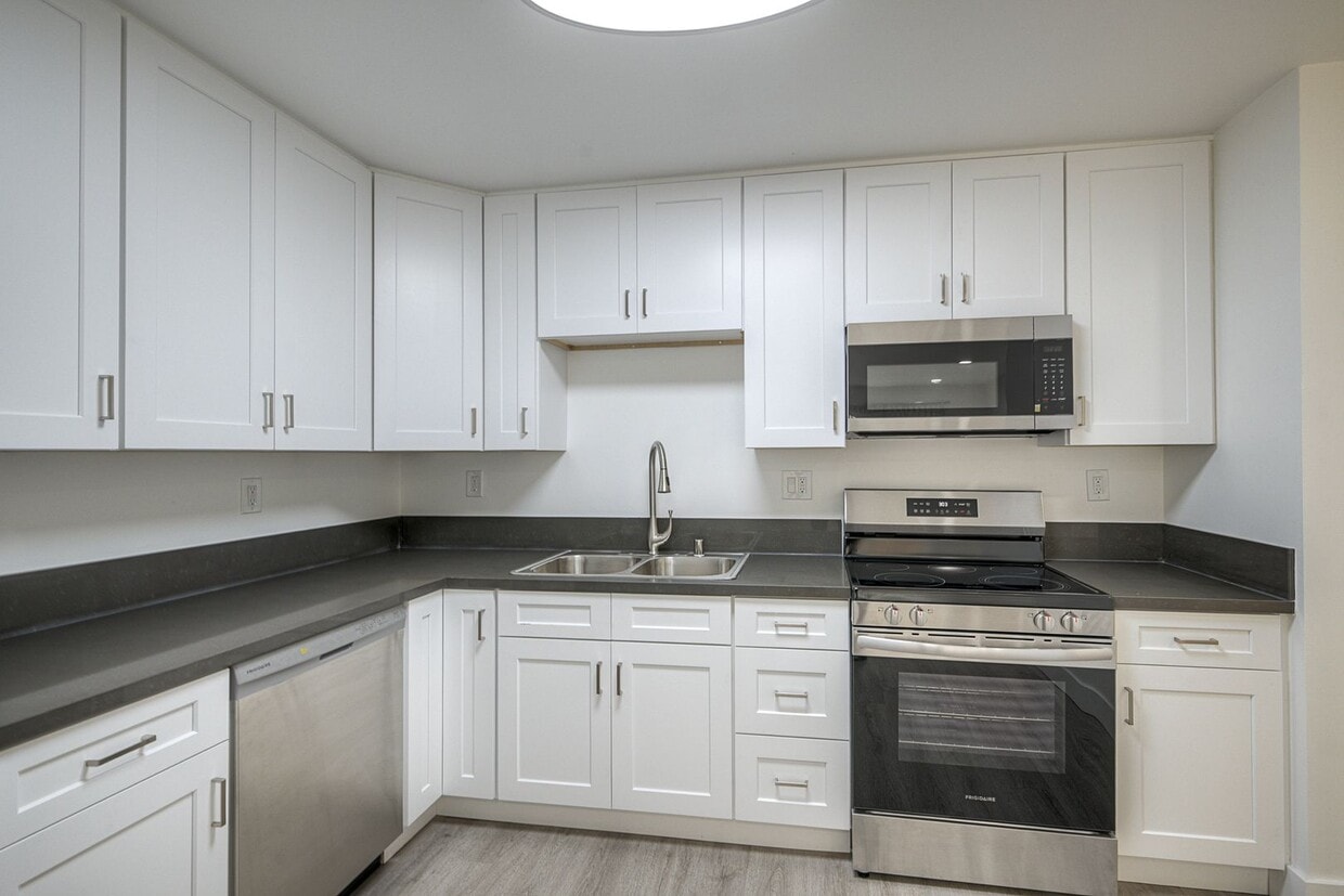 Floor Plan - Metro Retreat 908