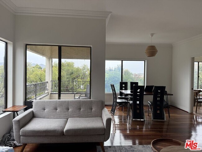 Photo - 234 N Kenwood St Unit 301