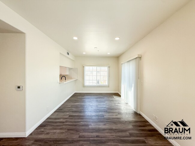 Photo - 11035 Moorpark St Unit 201