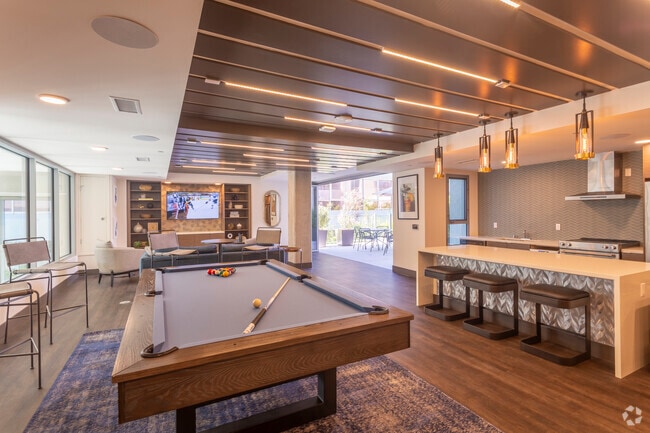 Clubhouse - Strauss on Fifth