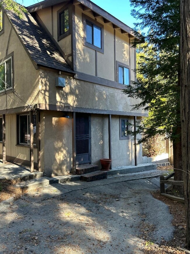 Building Photo - 291 Crest Cir Dr