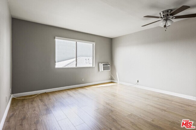 Photo - 820 S St Andrews Pl Unit 303