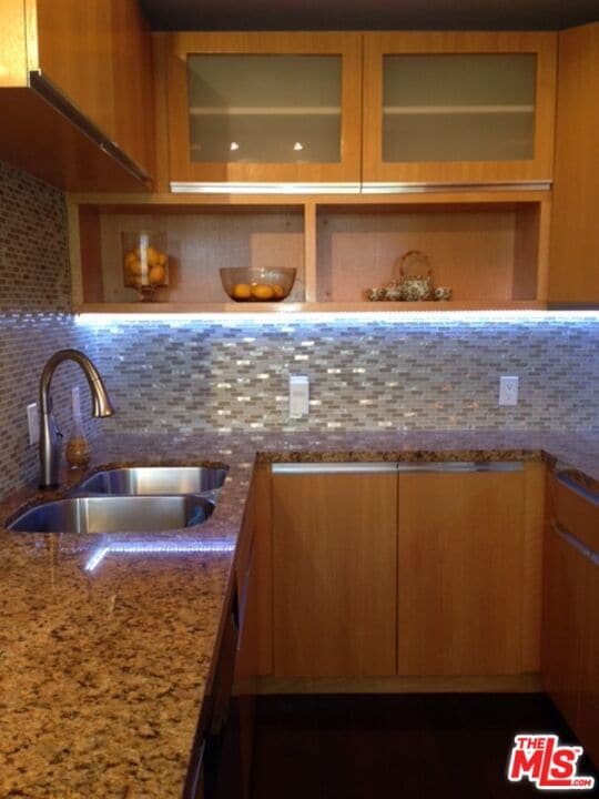 Building Photo - 10501 Wilshire Blvd Unit 808-808 Rental