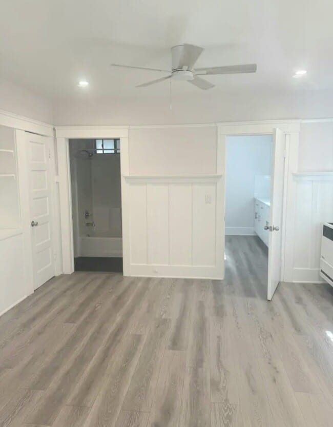Building Photo - 1310 W 22nd St Unit 1310 W 22nd Street