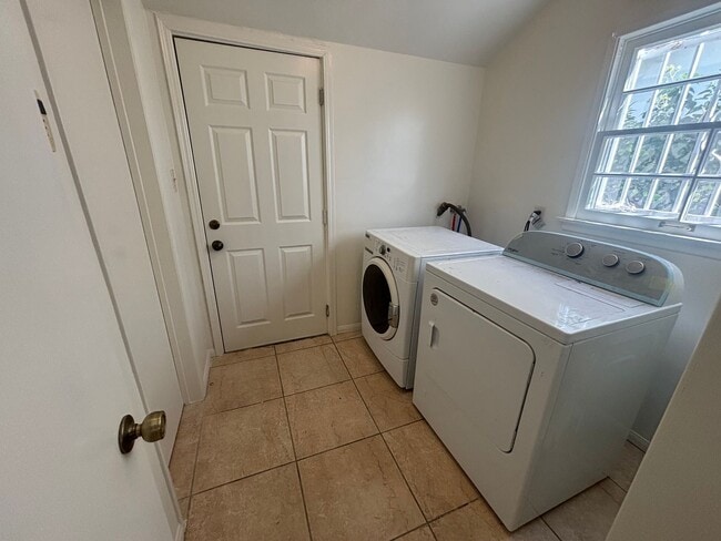 Photo - Single-Story 3-Bedroom Home with Covered P...