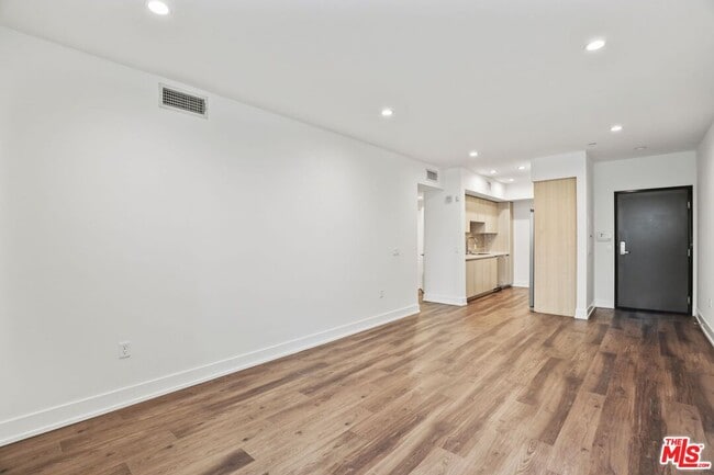 Photo - 129 S Kings Rd Unit 104