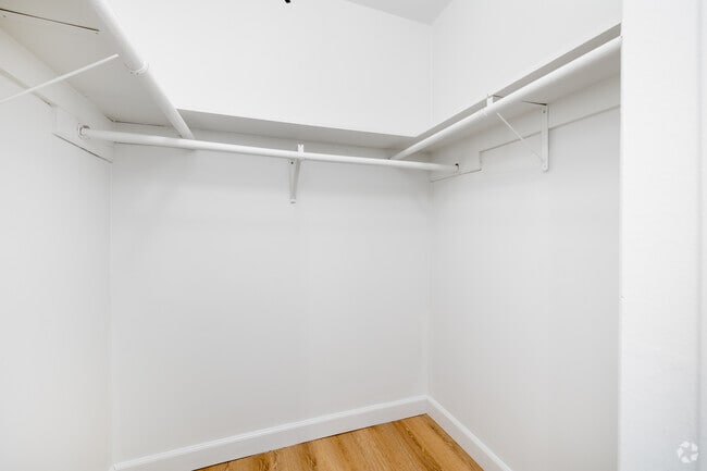 Studio, 1BA - 400SF - Closet - South Gramercy Place LLC