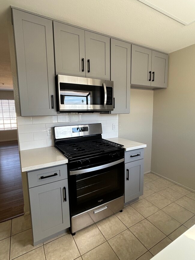 Building Photo - 220 Marguerita Ave Unit B