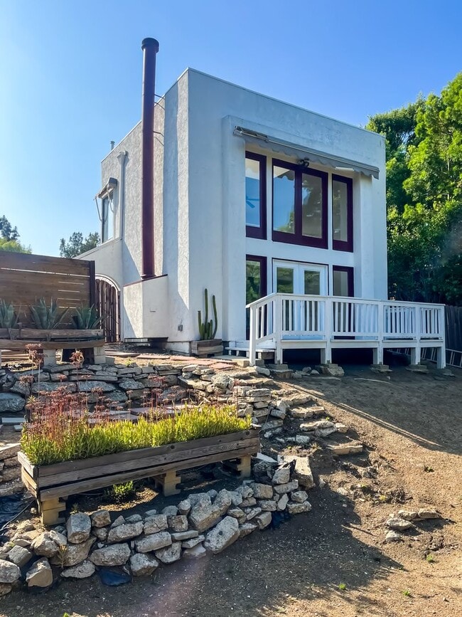 Stunning Light-Flooded Architectural 1BR L... - Stunning Light-Flooded Architectural 1BR L... House