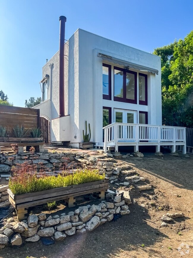 Building Photo - Stunning Light-Flooded Architectural 1BR L... Rental