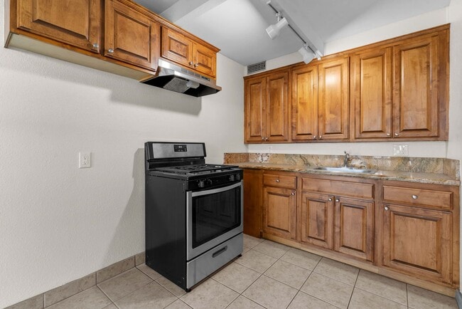 Photo - 10110  Camarillo Pl.