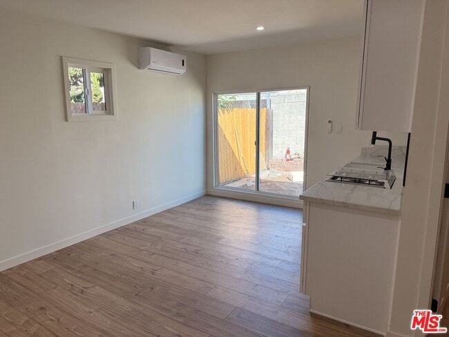 Photo - 3215 Winter St